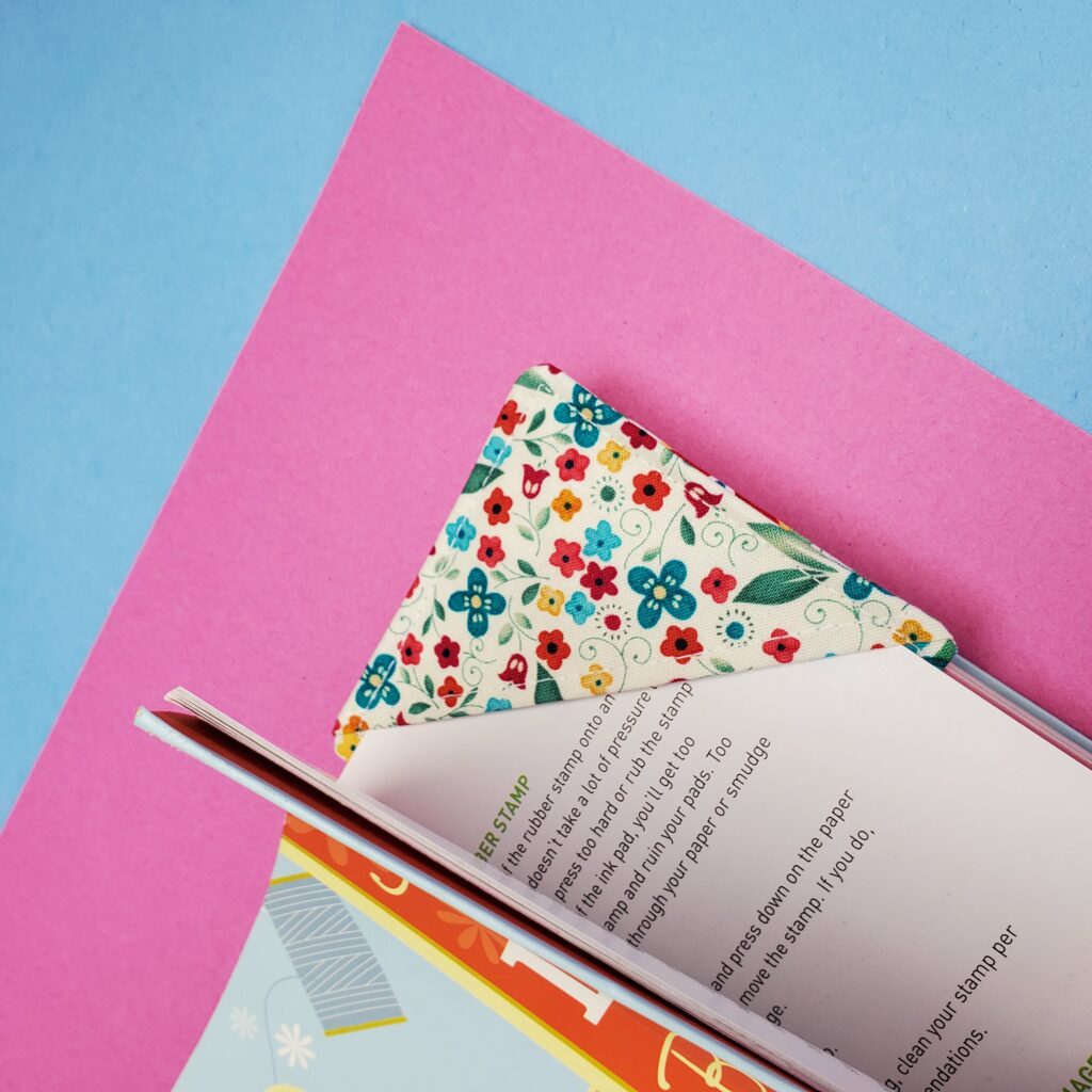 marcador de livros com retalhos