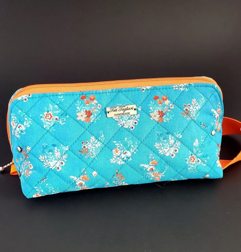 Estojo Necessaire Triangular