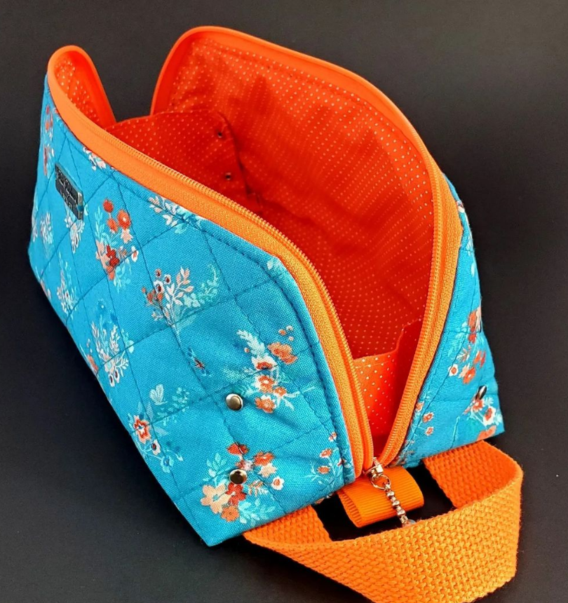 Estojo Necessaire Triangular