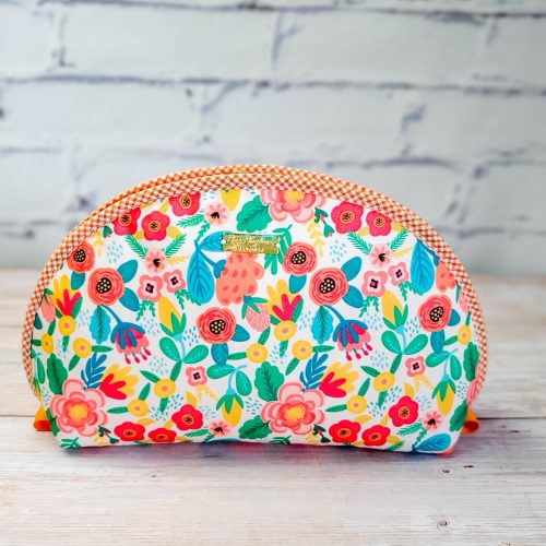 necessaire-arredondada-bolsinhos_01