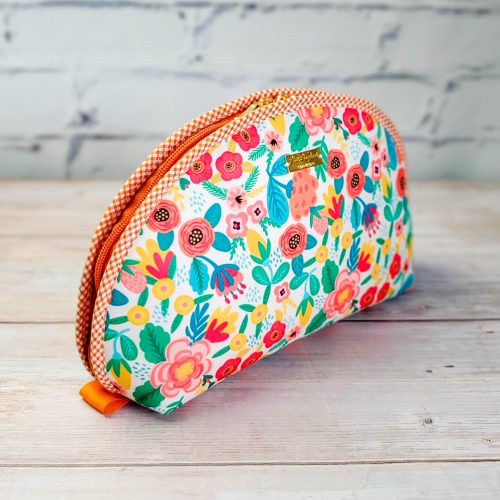 necessaire-arredondada-bolsinhos_02