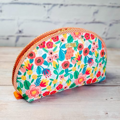 necessaire-arredondada-bolsinhos_03