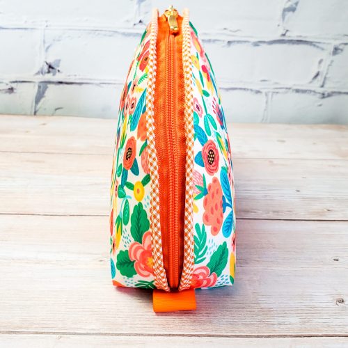 necessaire-arredondada-bolsinhos_09